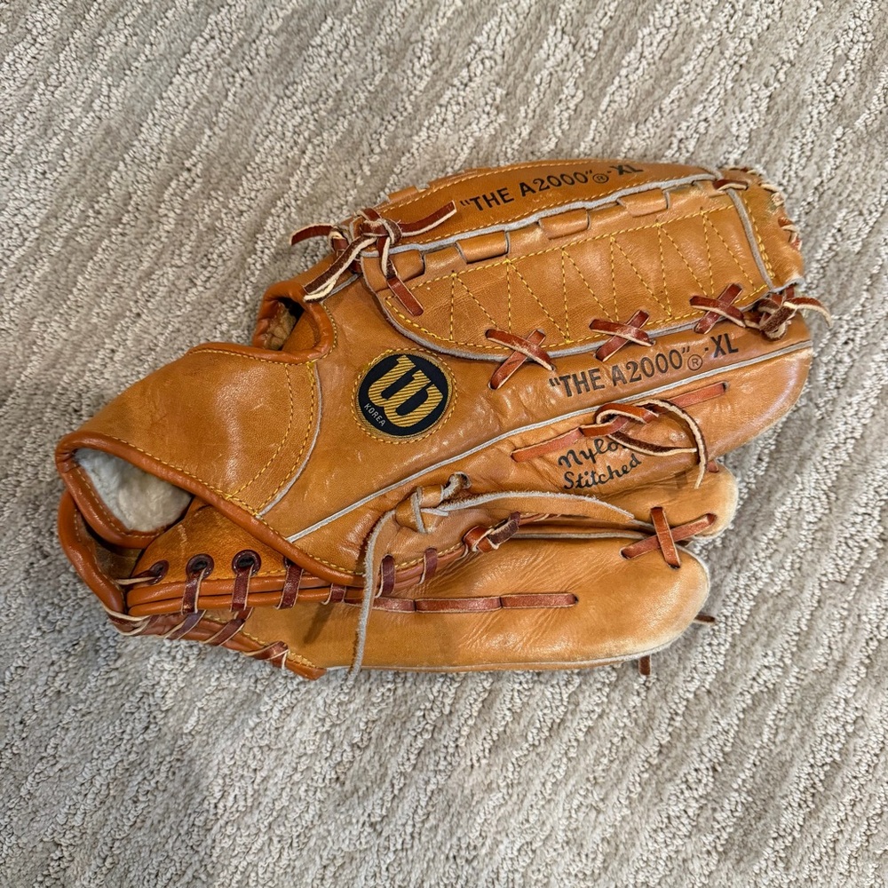 Wilson A2000 XL baseball glove
